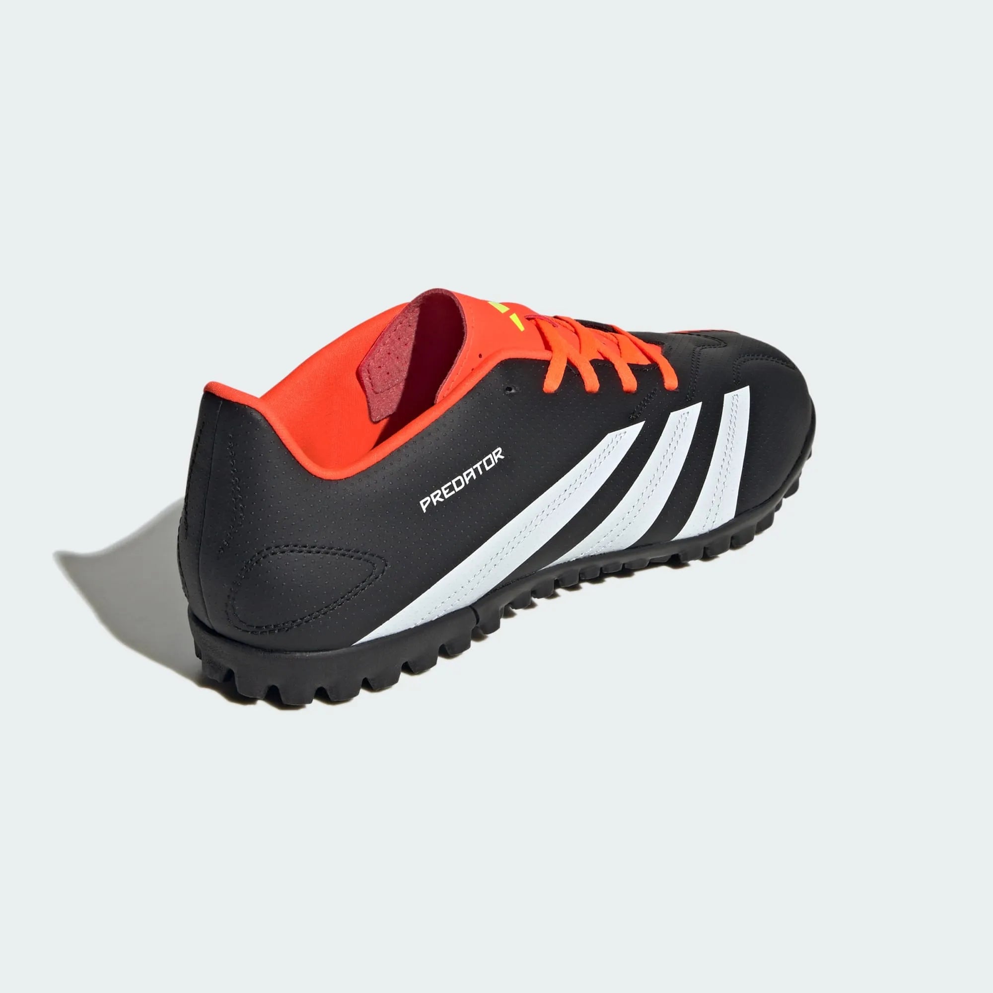 tenis adidas predator club tf